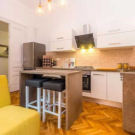 Apartament Conty *